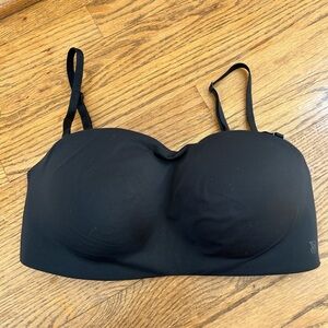 Victoria’s Secret black padded strapless bra #lingerie #intimates non underwire